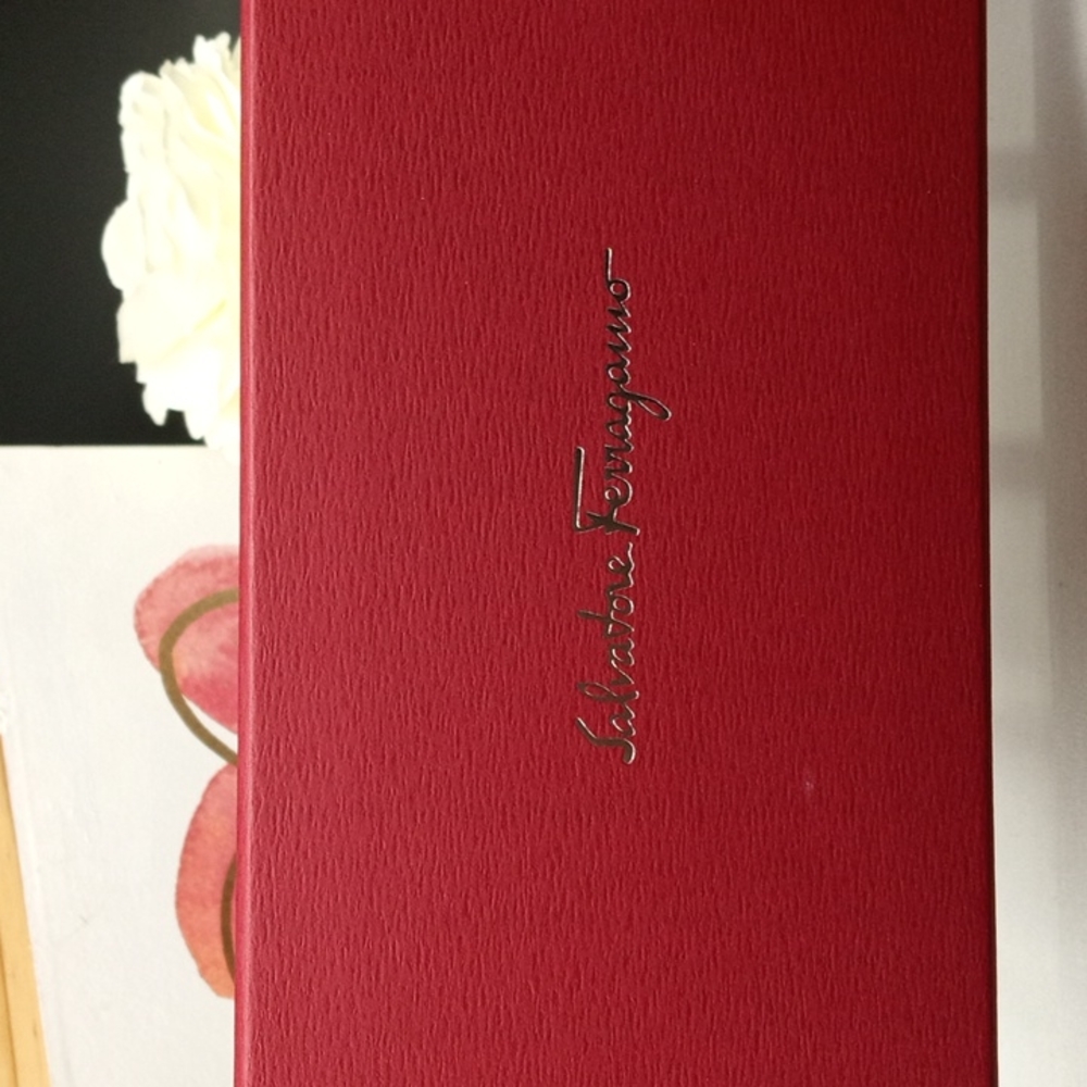 SALVATORE FERRAGAMO 3" X 7 " BOX